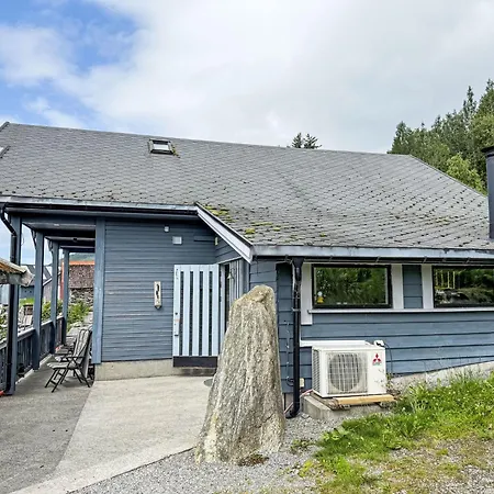 Rorbu By Interhome Naustdal i Sunnfjord