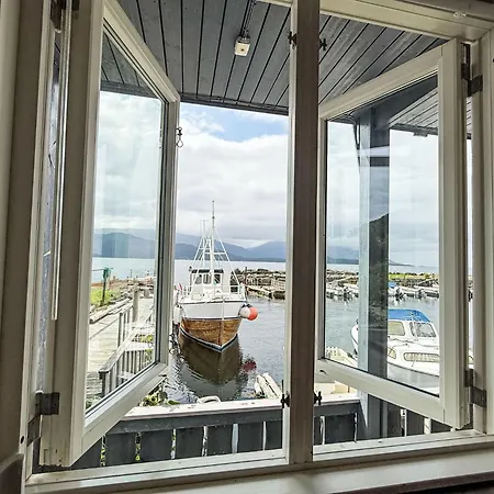 度假居 Rorbu By Interhome Naustdal i Sunnfjord